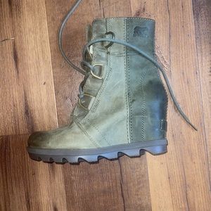 SOREL Waterproof Wedge Ankle Boots "Joan of the Arctic" Size